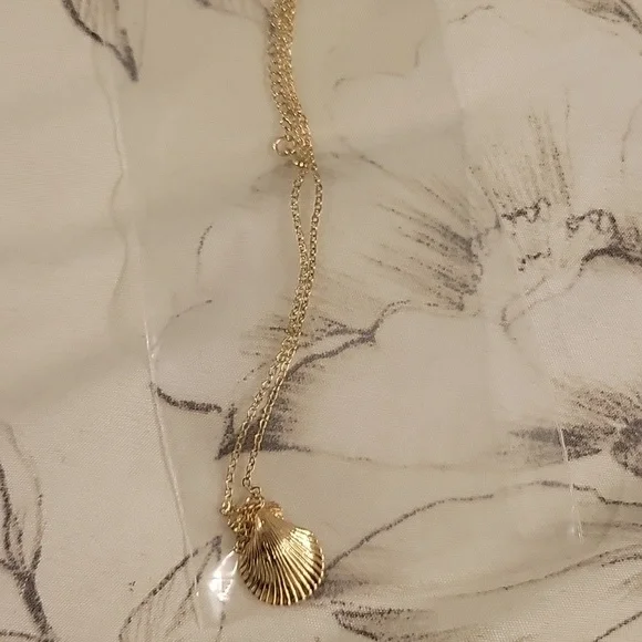 Brand New Minimalist Shell Necklace Gold 14k - Picture 6 of 6